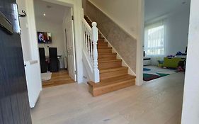Lovely House With Private Parking! Glasgow!
